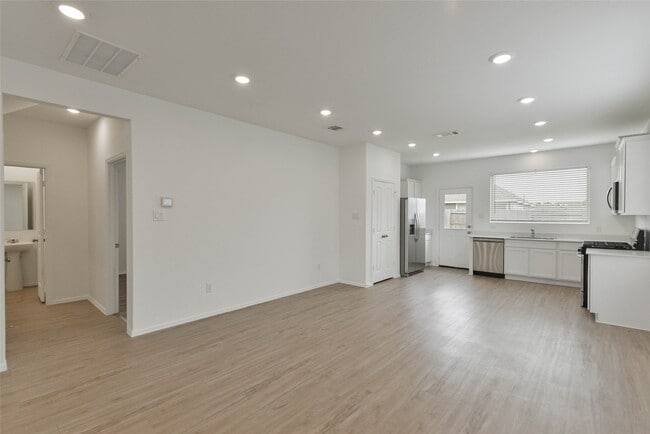 Building Photo - 3015 Wedgewood Cv Wy