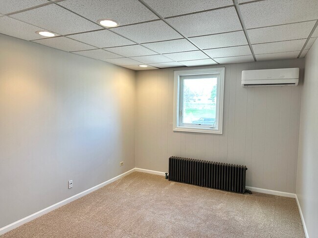 Building Photo - 40 Crystal St