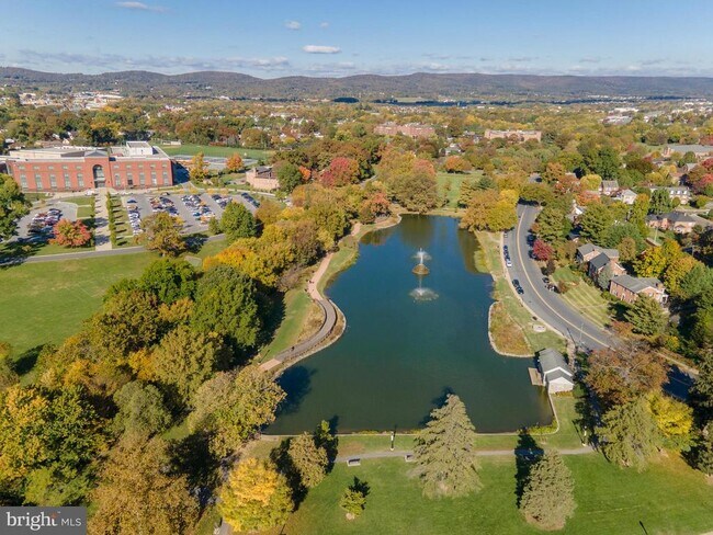 Building Photo - 102 Mercer Ct