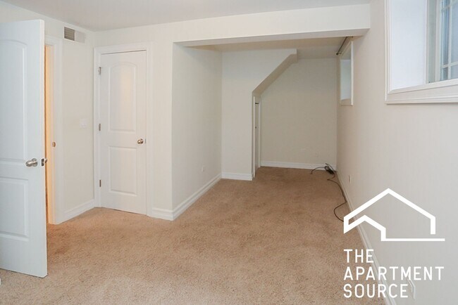 Building Photo - 3808 N Sheffield Ave