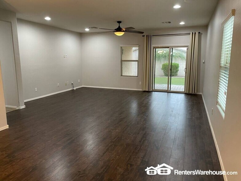 Building Photo - 10802 W Saddlehorn Rd