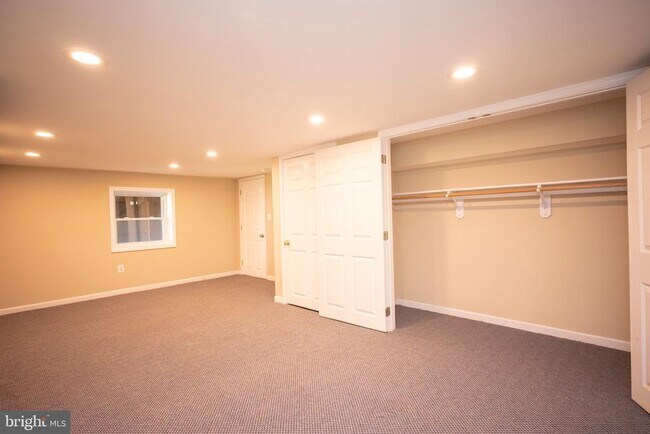 Building Photo - 2104 Steuben Way