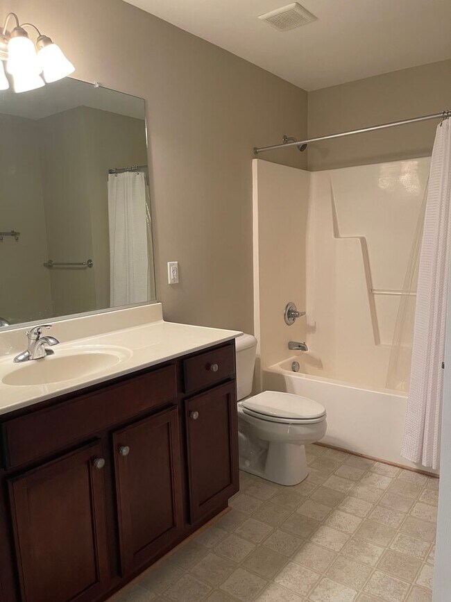 Building Photo - 1201 Rustads Cir