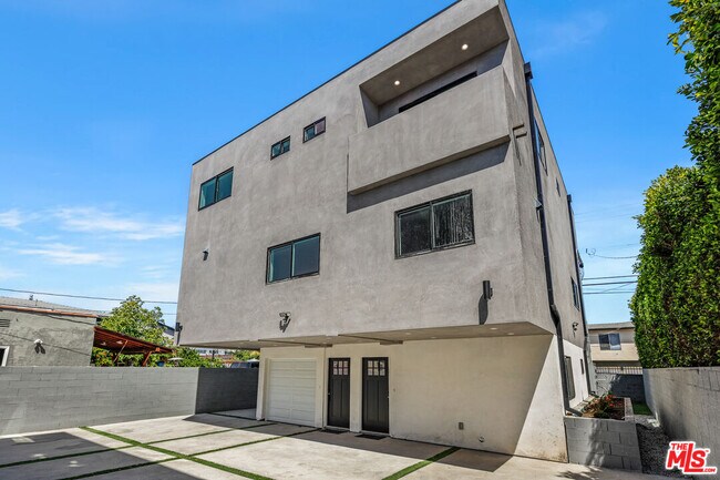 Building Photo - 2304 Hauser Blvd