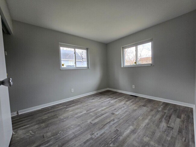 Building Photo - 3823 Iberis Ave