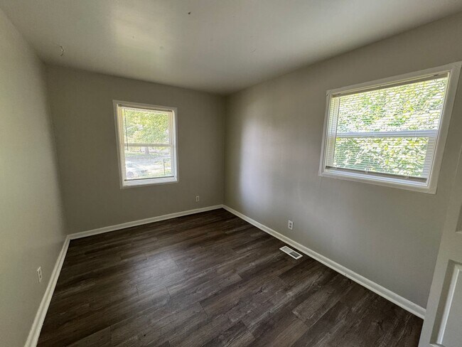 Building Photo - Far Eastside 4 Bedroom 2 Bath