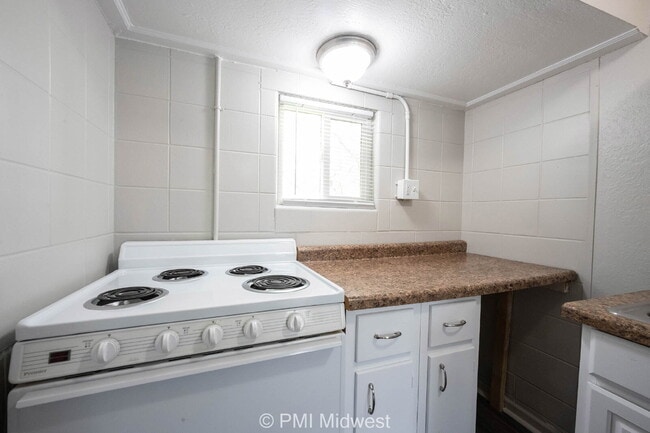 Building Photo - "Cozy Studio Living: Efficient & Affordable Space in Greenfield, IN!"