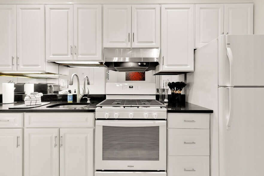 Building Photo - 1740 R St NW