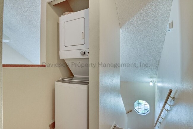 Building Photo - Cute 2-Bedroom Townhouse In Southwest Colorado Springs