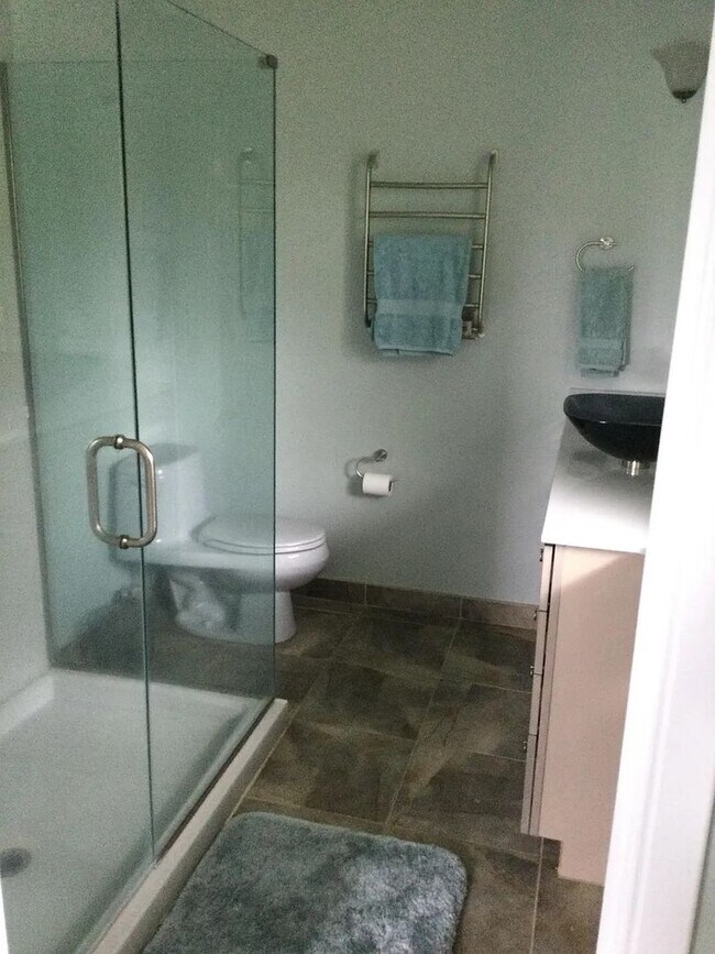 Building Photo - Spacious 4-Bedroom Home in North Davis – Ideal for Students w early July start date