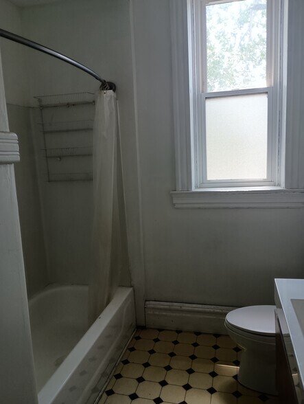 Building Photo - 4386 Chouteau Ave