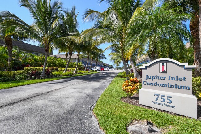 Building Photo - 755 Saturn St