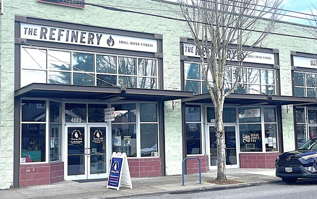 Building Photo - 4745 NE Fremont St