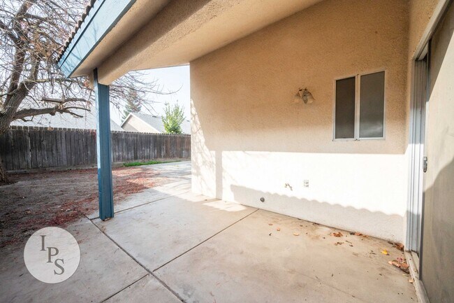 Building Photo - North West Fresno Home, 3BR/2BA, Lots of Amenities