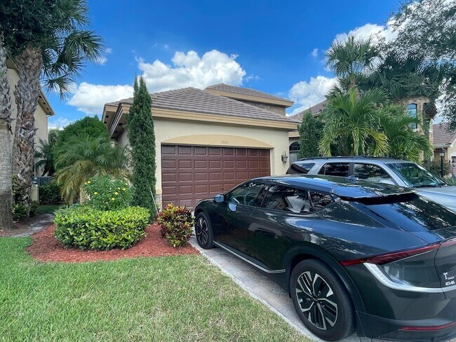 Building Photo - 10341 Medicis Pl