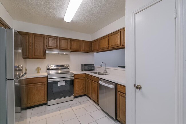 Building Photo - 5026 Algernon Dr
