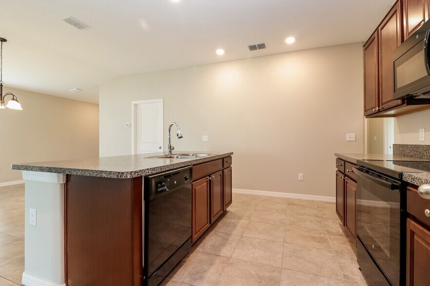 Building Photo - 6724 Trent Creek Dr