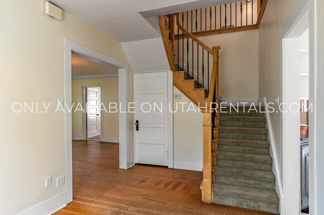 Building Photo - 10470 S Columbine Cir