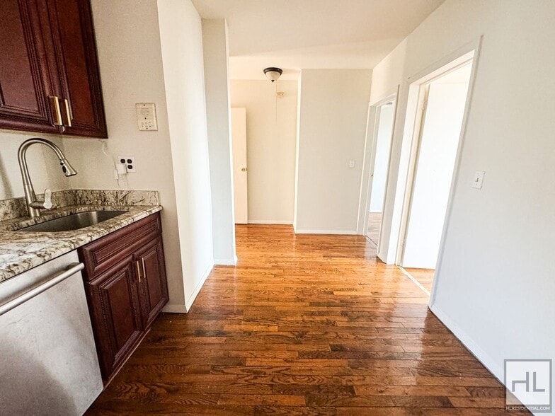 Building Photo - 14th St