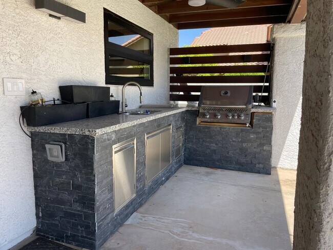 Building Photo - POOL HOME IN SHEFFIELD ESTATES!