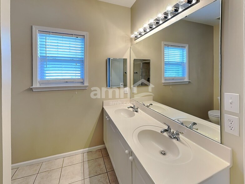 Building Photo - 7610 Rolling Meadows Ln