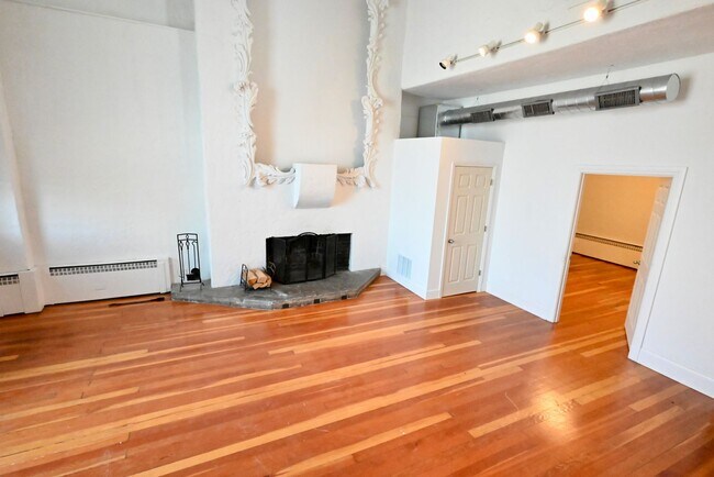 Building Photo - 2052 N Halsted St
