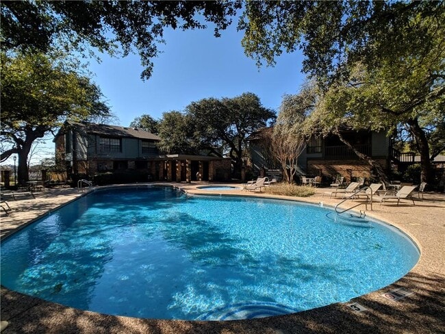 Building Photo - 7122 Wood Hollow Dr