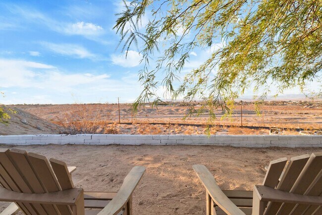Building Photo - 2 Bedroom 1 Bath - Furnished Hilltop Home ...