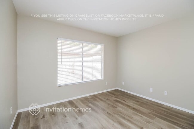 Building Photo - 1966 N Blackstone Dr