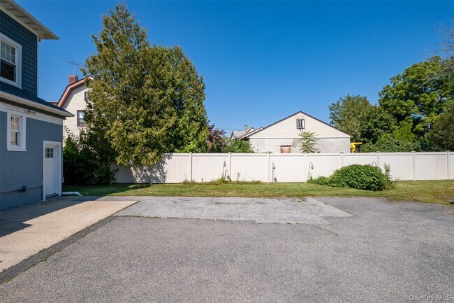 Building Photo - 451 Beach Ave