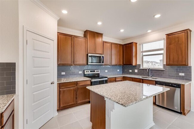 Building Photo - 105 Clematis Ct