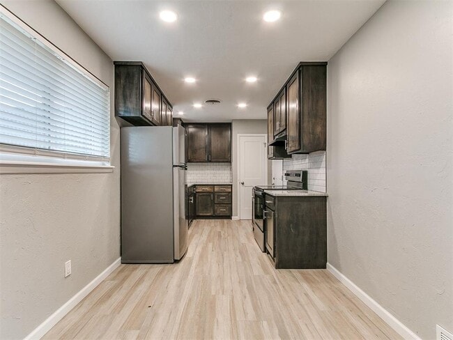 Building Photo - 202 Thompson Dr