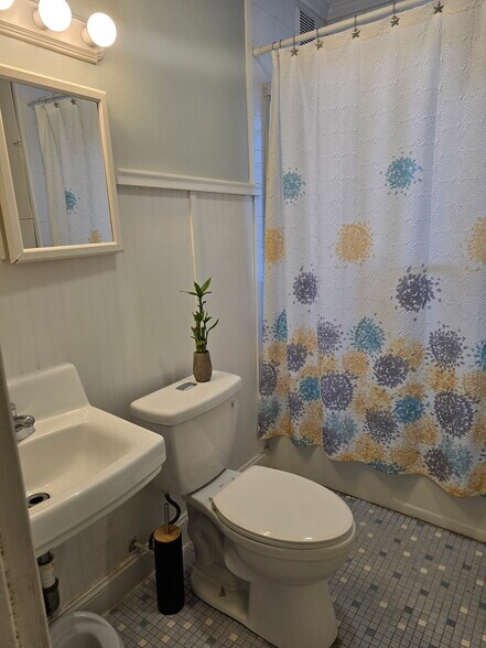 Building Photo - 175 Wilson St