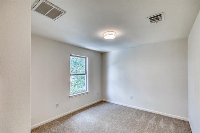 Building Photo - 5817 Loblolly Ln