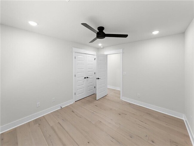 Building Photo - 30 Benwick Ln