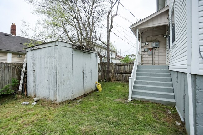 Building Photo - Beautifully Renovated 3 Bed 1 Bath duplex ...