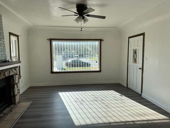 Building Photo - 1140 S San Antonio Ave