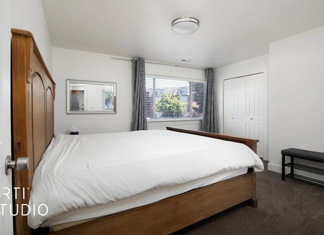 Building Photo - 3 Bedroom/1.5 Bathroom Condo in Provo