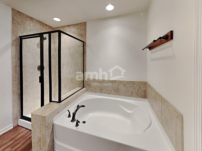 Building Photo - 657 Pemberton Dr