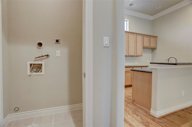 Building Photo - 9133 Creekstone Lake Dr
