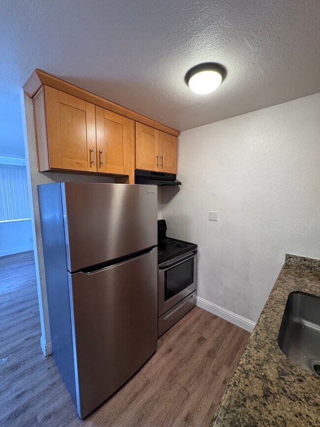 Building Photo - 761 Shepherd Ave