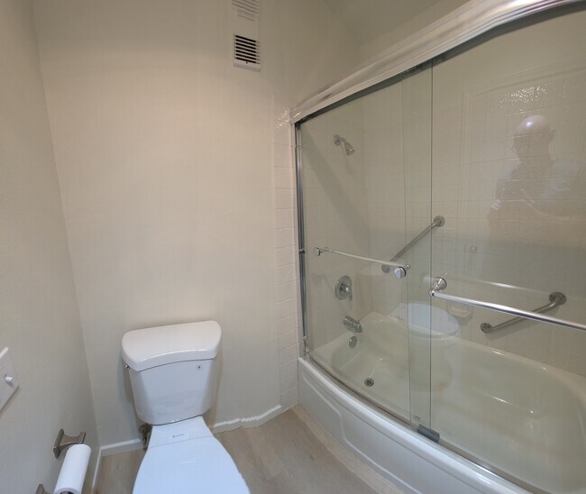 Building Photo - 3525 Lebon Dr