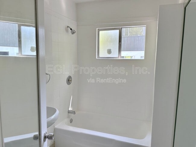 Building Photo - 358 N San Vicente Blvd