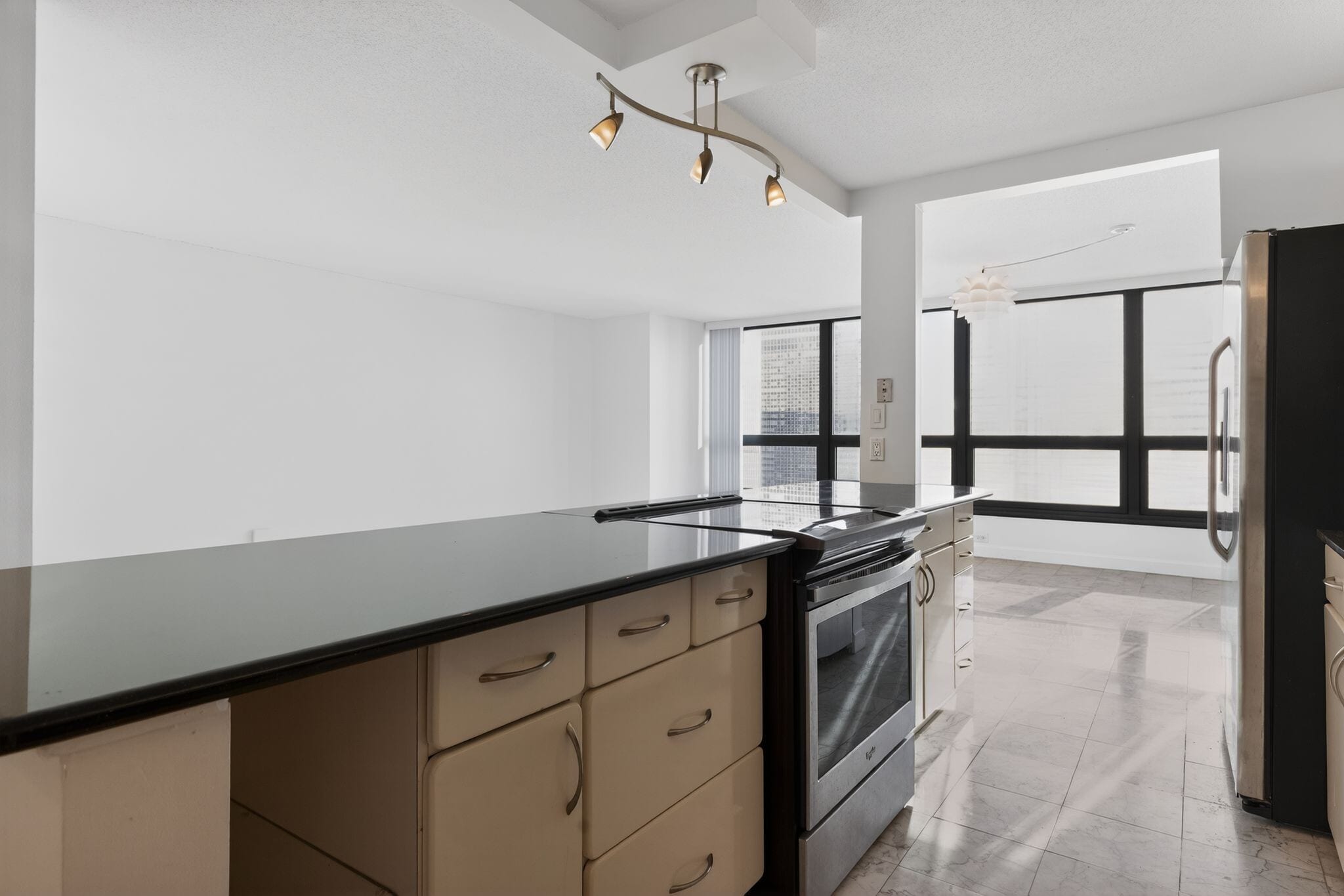 Building Photo - 360 E Randolph St