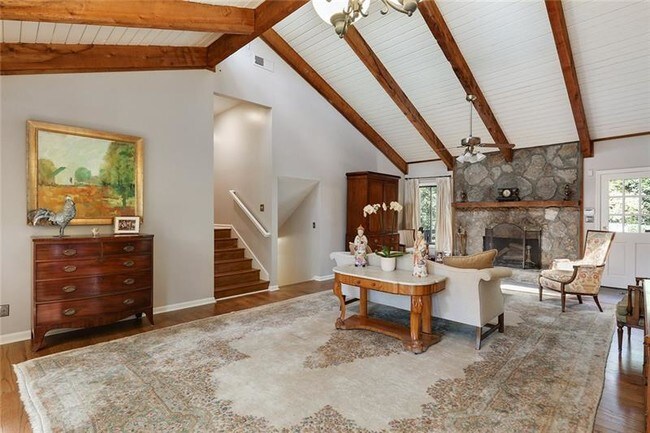 Building Photo - 586 Starlight Dr NE