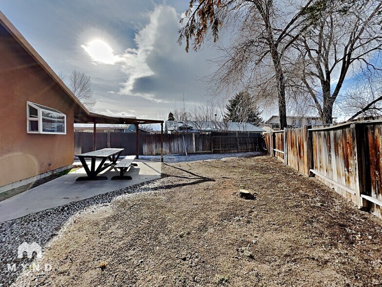 Building Photo - 875 Glen Vista Dr