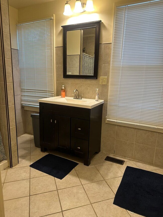 Building Photo - 113 Comstock Pl