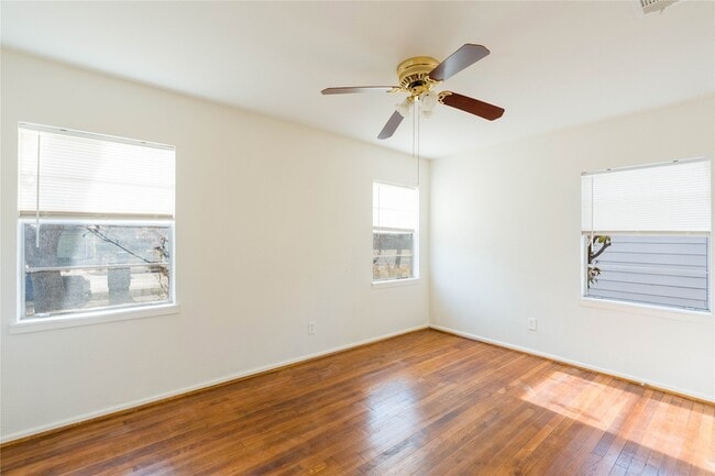 Building Photo - 2145 Sharon Dr