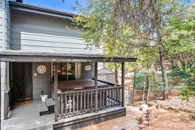 Building Photo - 1207 N Arrowhead Dr