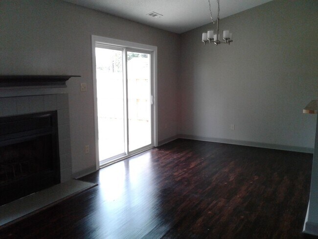 Building Photo - 211 Teakwood